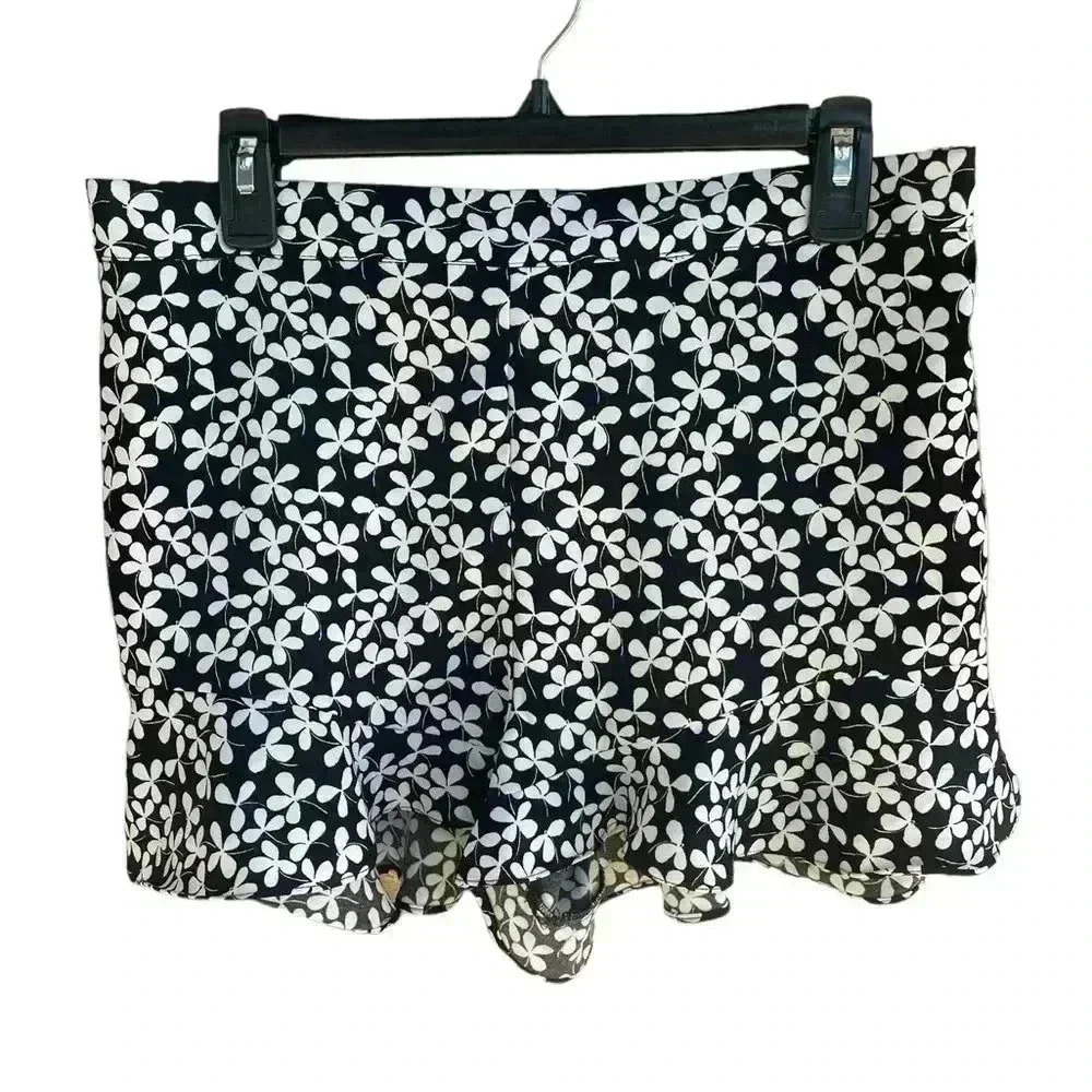 Who What Wear women’s floral white/black sz 12 
pockets gently used.